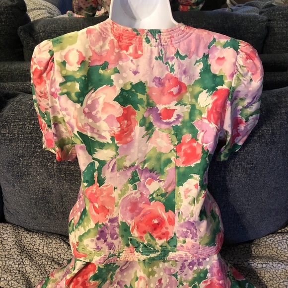 Maggie London 100% silk Floral skirt with poof sleeve pearl button blouse